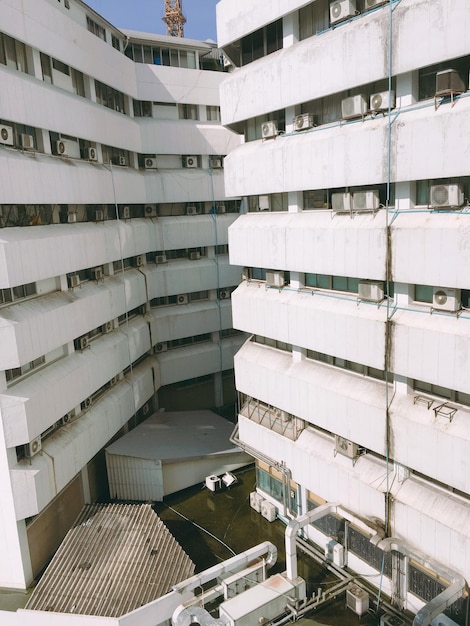 Foto vista a basso angolo degli edifici in città