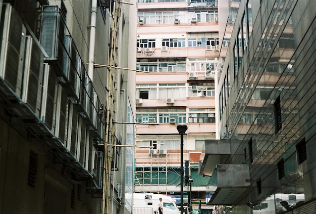 Photo low angle view of buildings in city