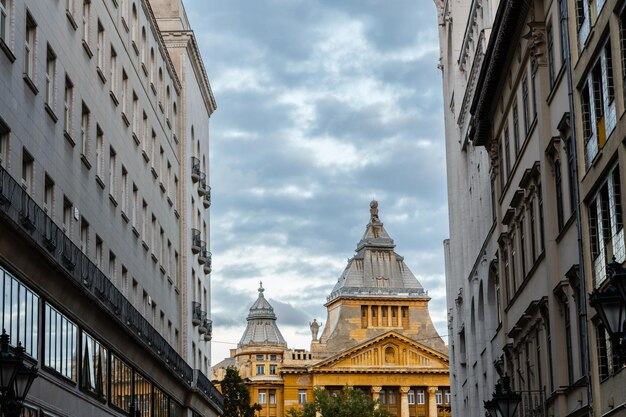 Foto vista ad angolo basso degli edifici in città