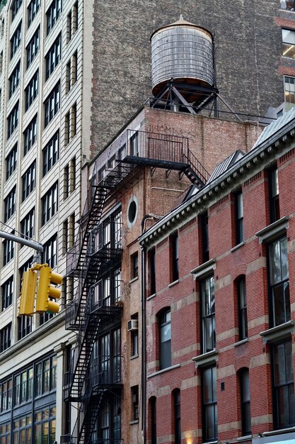 Photo low angle view of buildings in city