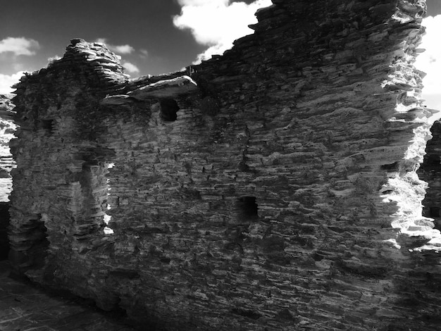 Photo low angle view of built structure against sky