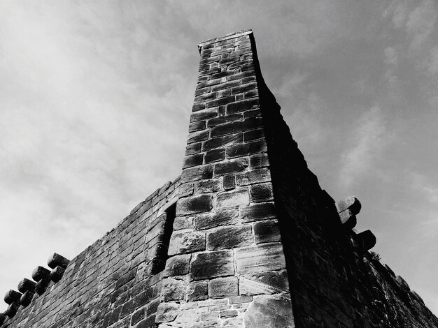 Photo low angle view of built structure against sky