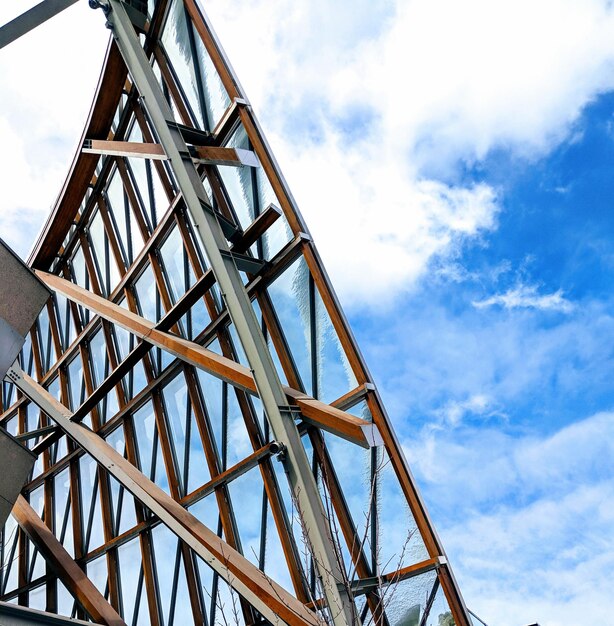 Photo low angle view of built structure against sky