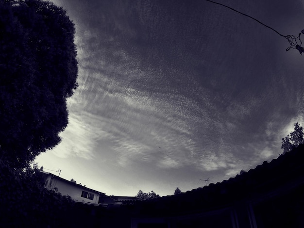 Photo low angle view of built structure against sky