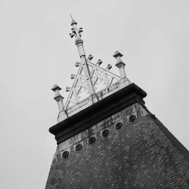 Photo low angle view of built structure