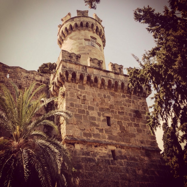 Photo low angle view of castle against clear sky