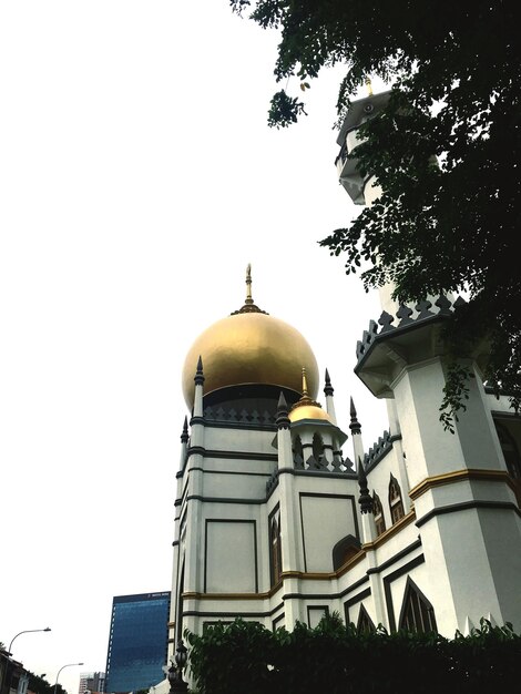 Photo low angle view of cathedral against clear sky