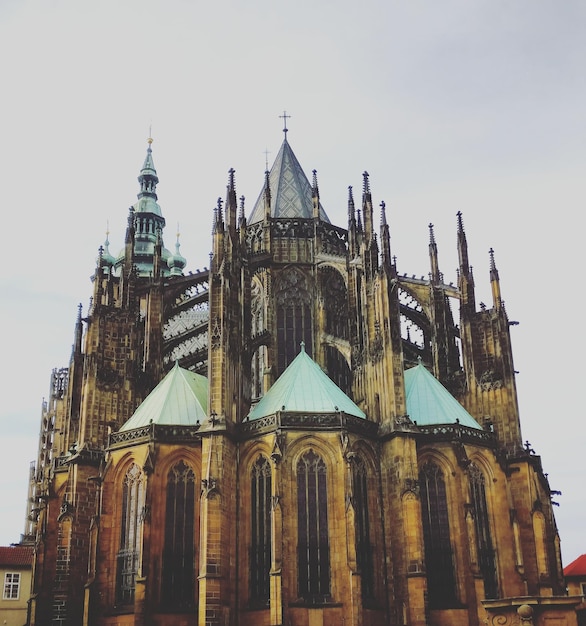 Photo low angle view of cathedral against sky