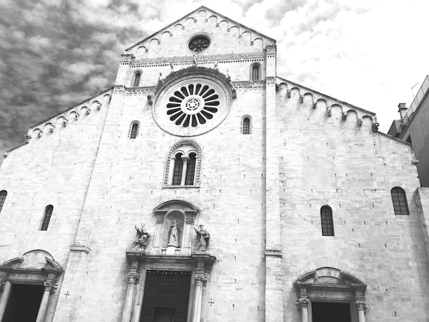 Photo low angle view of cathedral against sky