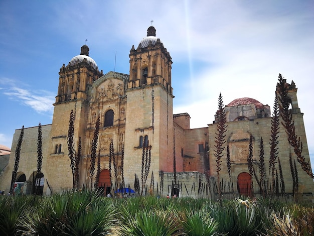 Photo low angle view of cathedral against sky