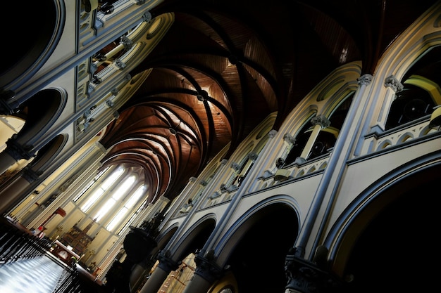 Photo low angle view of cathedral interior