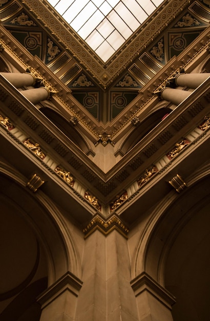 Photo low angle view of ceiling of building