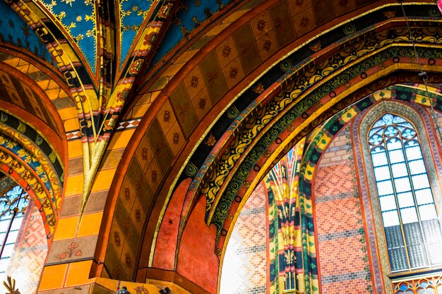 Photo low angle view of ceiling of building