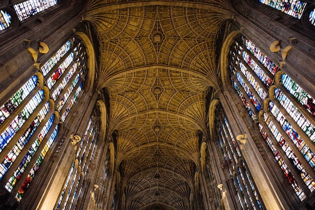 Photo low angle view of ceiling of church