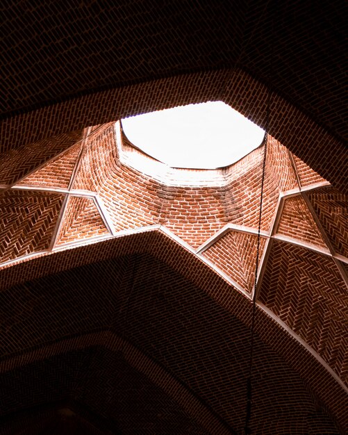 Foto vista a basso angolo del soffitto del grand bazaar