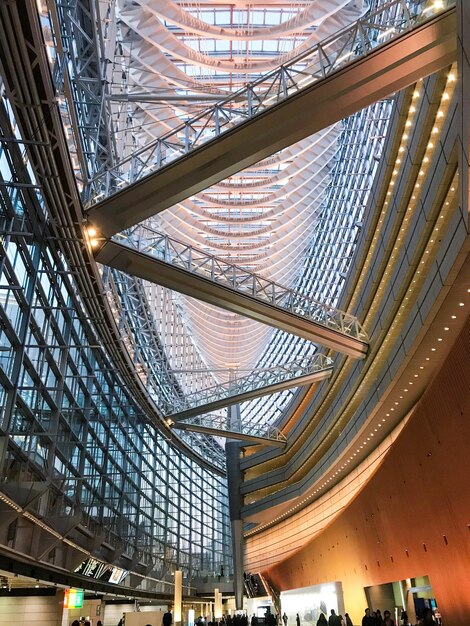 Photo low angle view of ceiling in modern building