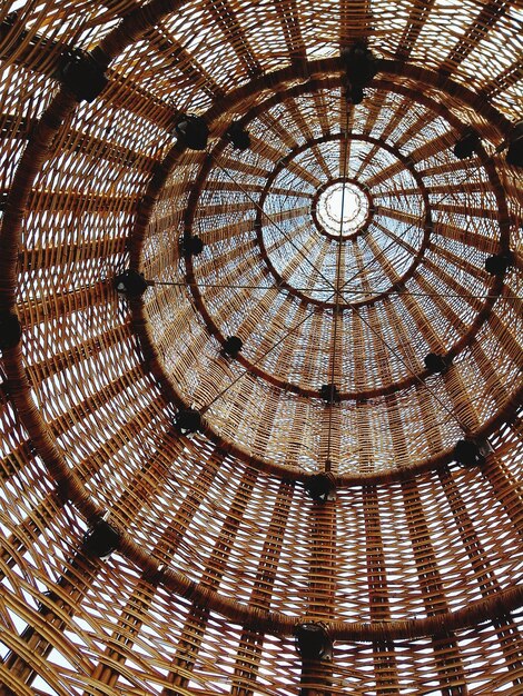 Photo low angle view of ceiling