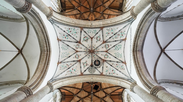 Photo low angle view of ceiling