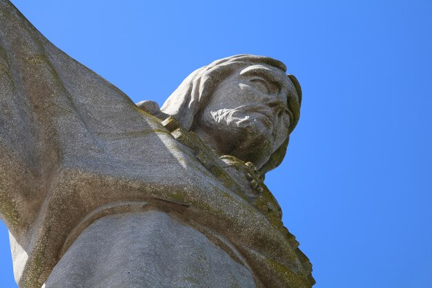 Photo low angle view of christ the king against clear sky