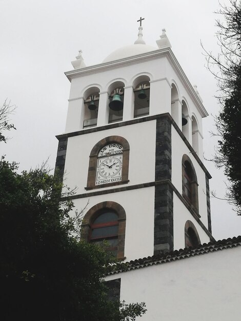 Photo low angle view of church against clear sky