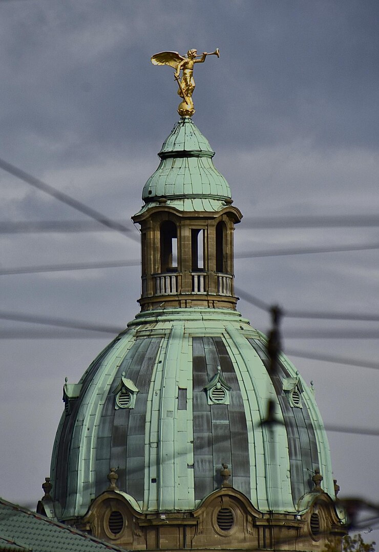 Photo low angle view of church against sky