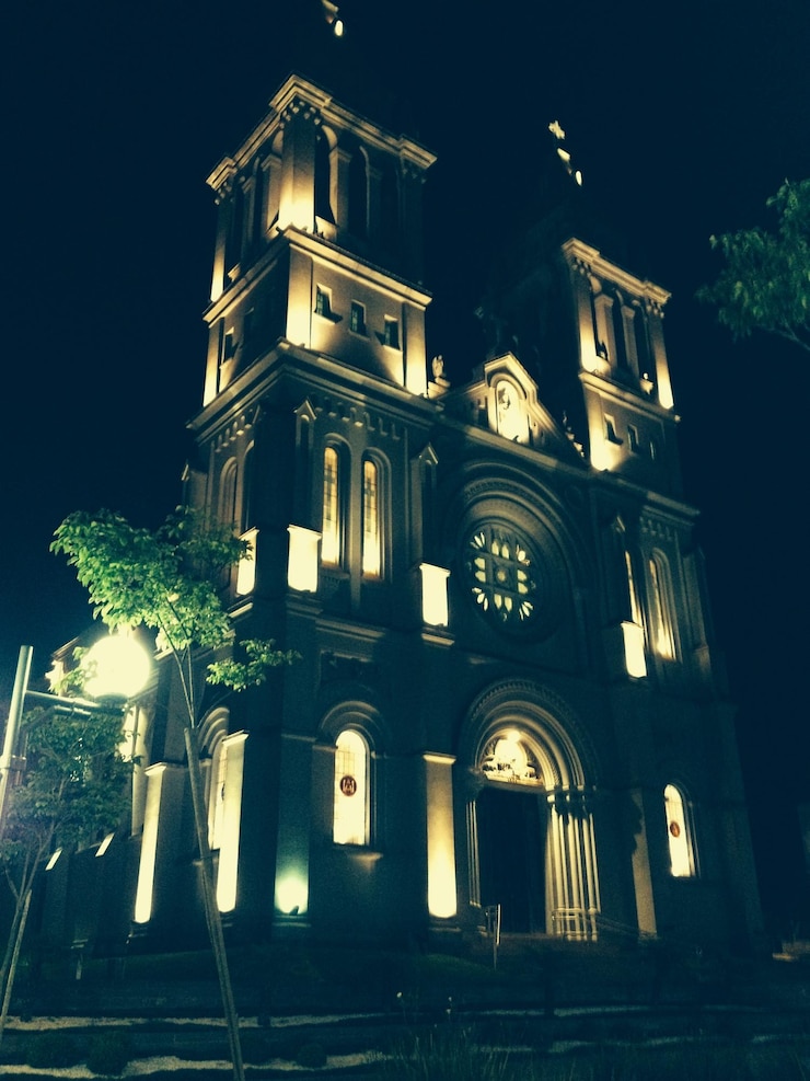 Photo low angle view of church against sky