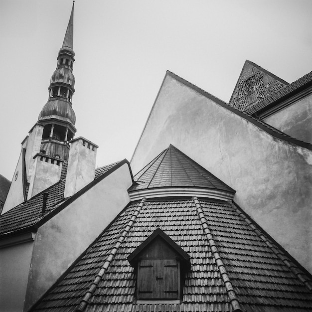 Photo low angle view of church against sky