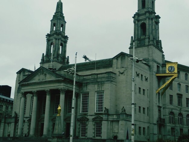 Photo low angle view of church against sky