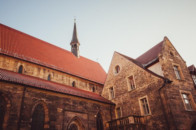 Photo low angle view of church against sky