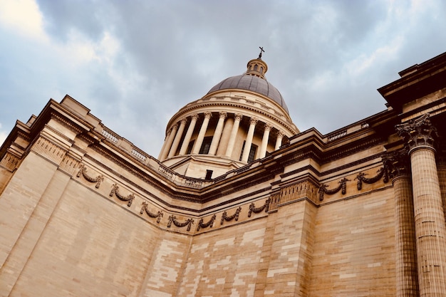 Photo low angle view of church building against sky