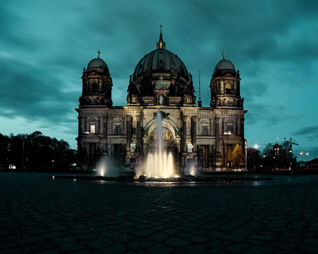 Photo low angle view of church