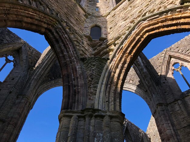 Photo low angle view of church