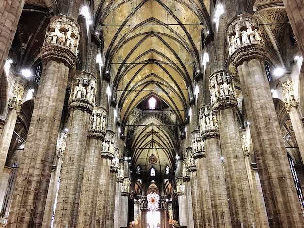 Foto vista a basso angolo della chiesa