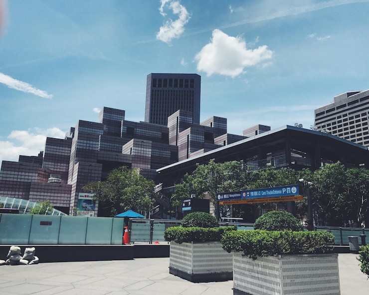 Photo 城市與天空的低角度視角