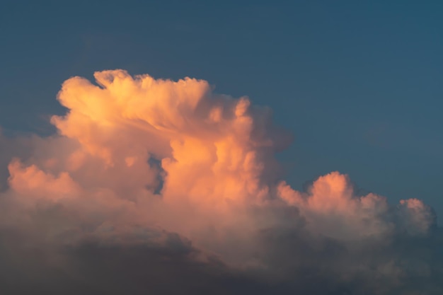 Photo low angle view of clouds in sky during sunset