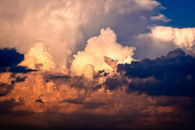 Photo low angle view of clouds in sky during sunset