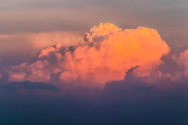 Photo low angle view of clouds in sky during sunset