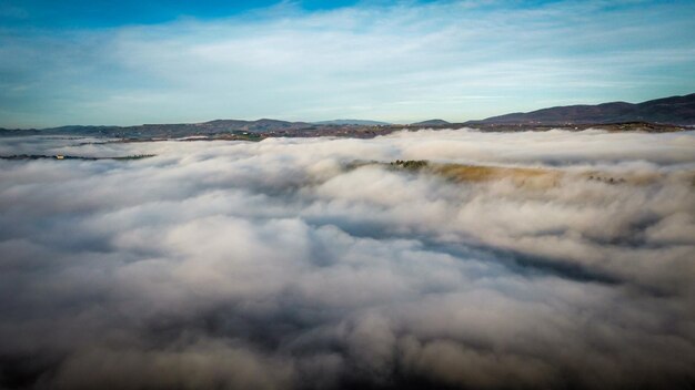 Photo low angle view of clouds in sky