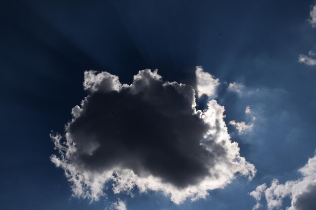 Photo low angle view of clouds in sky