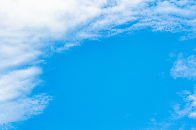 Photo low angle view of clouds in sky