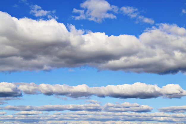 Photo low angle view of clouds in sky