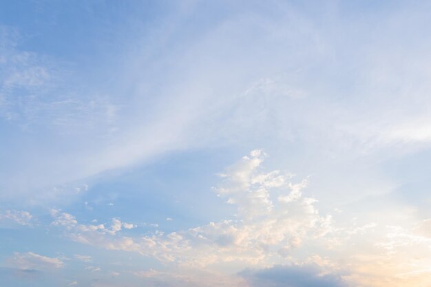 Photo low angle view of clouds in sky