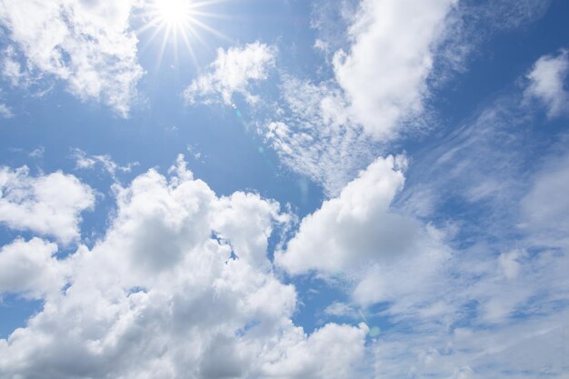 Photo low angle view of clouds in sky