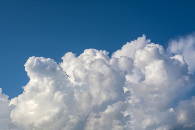 Photo low angle view of clouds in sky