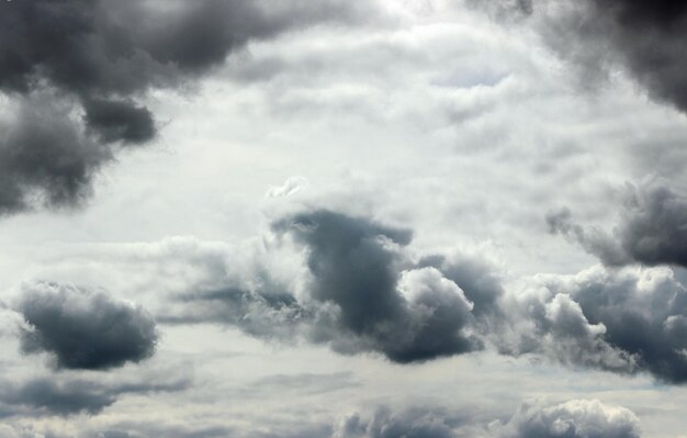 Photo low angle view of clouds in sky