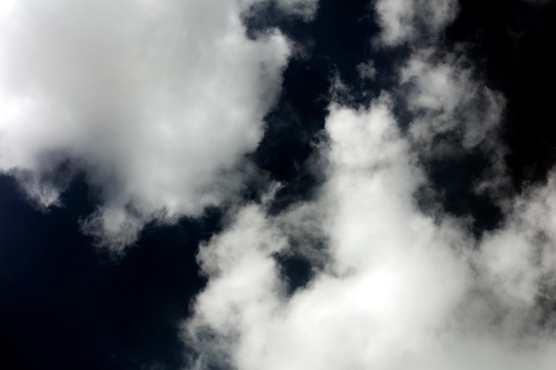 Photo low angle view of clouds in sky