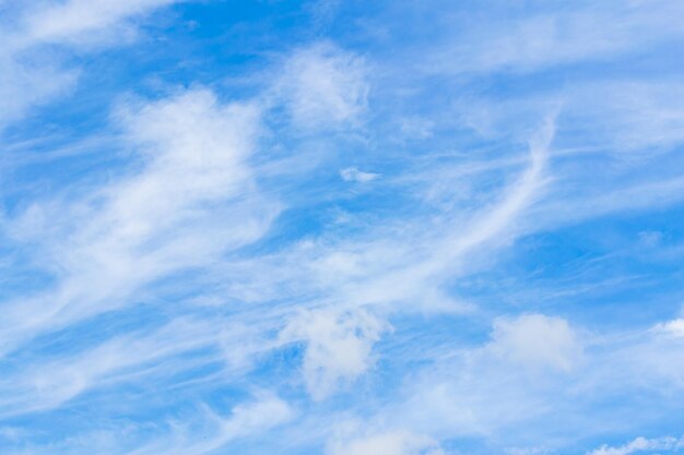 Photo low angle view of clouds in sky