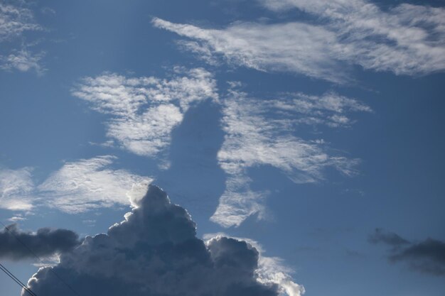 Photo low angle view of clouds in sky