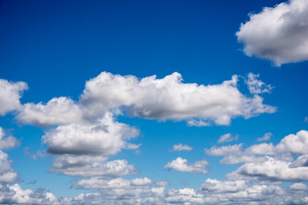 Photo low angle view of clouds in sky