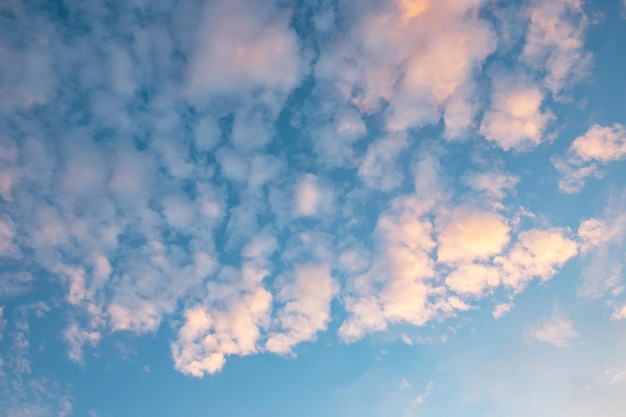 Photo low angle view of clouds in sky